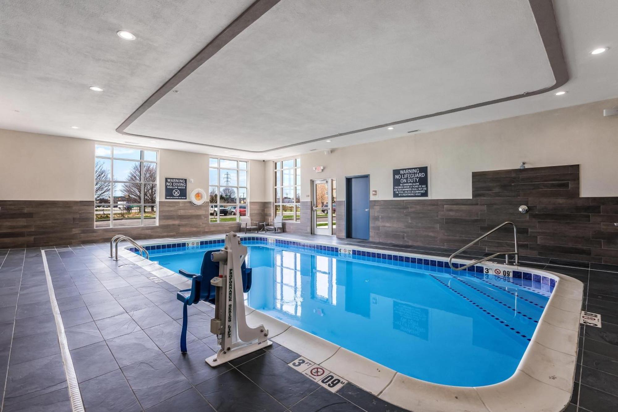 Four Points By Sheraton Elkhart Exterior photo