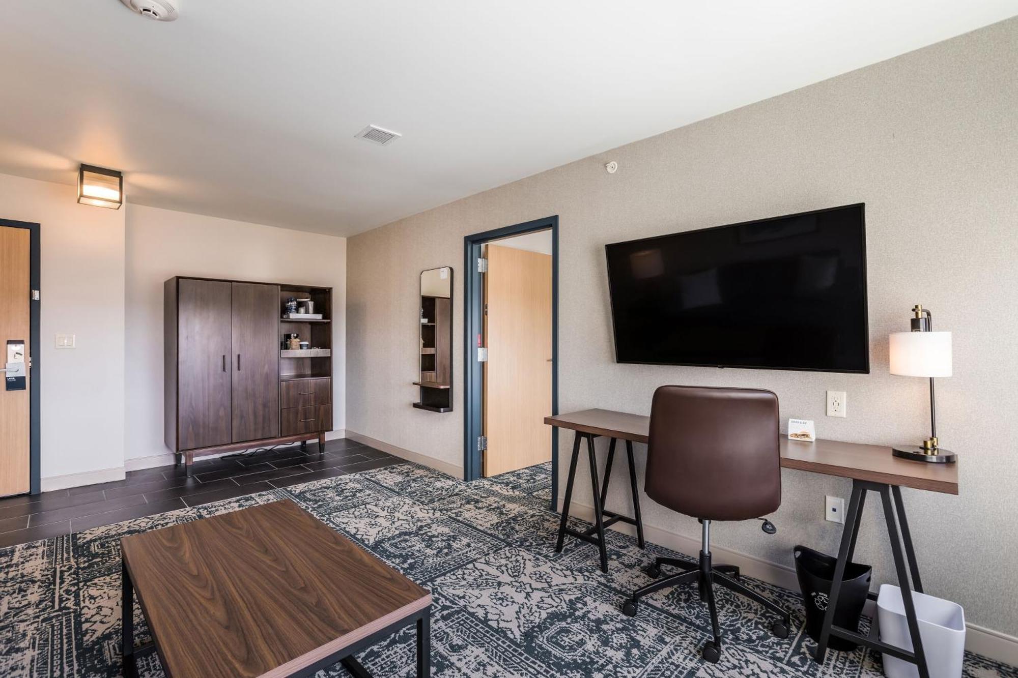 Four Points By Sheraton Elkhart Exterior photo